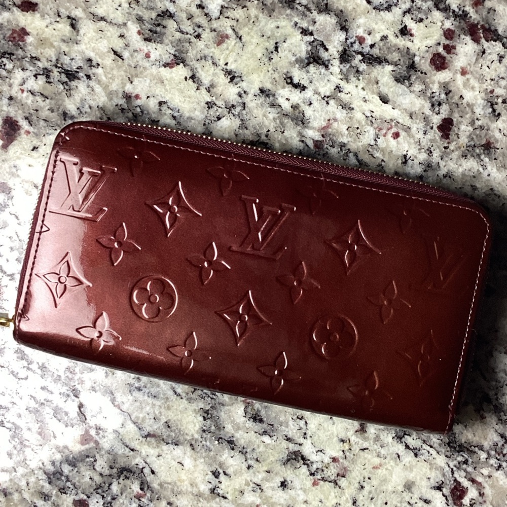 LOUIS VUITTON Wallet Monogram Long Zipper Zippy Wallet in Vernis Amarante Maroon